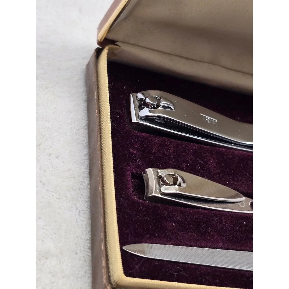 Vintage Trim Treasure Chest Manicure Grooming Set Brown Case 5pc Kit OS Unisex